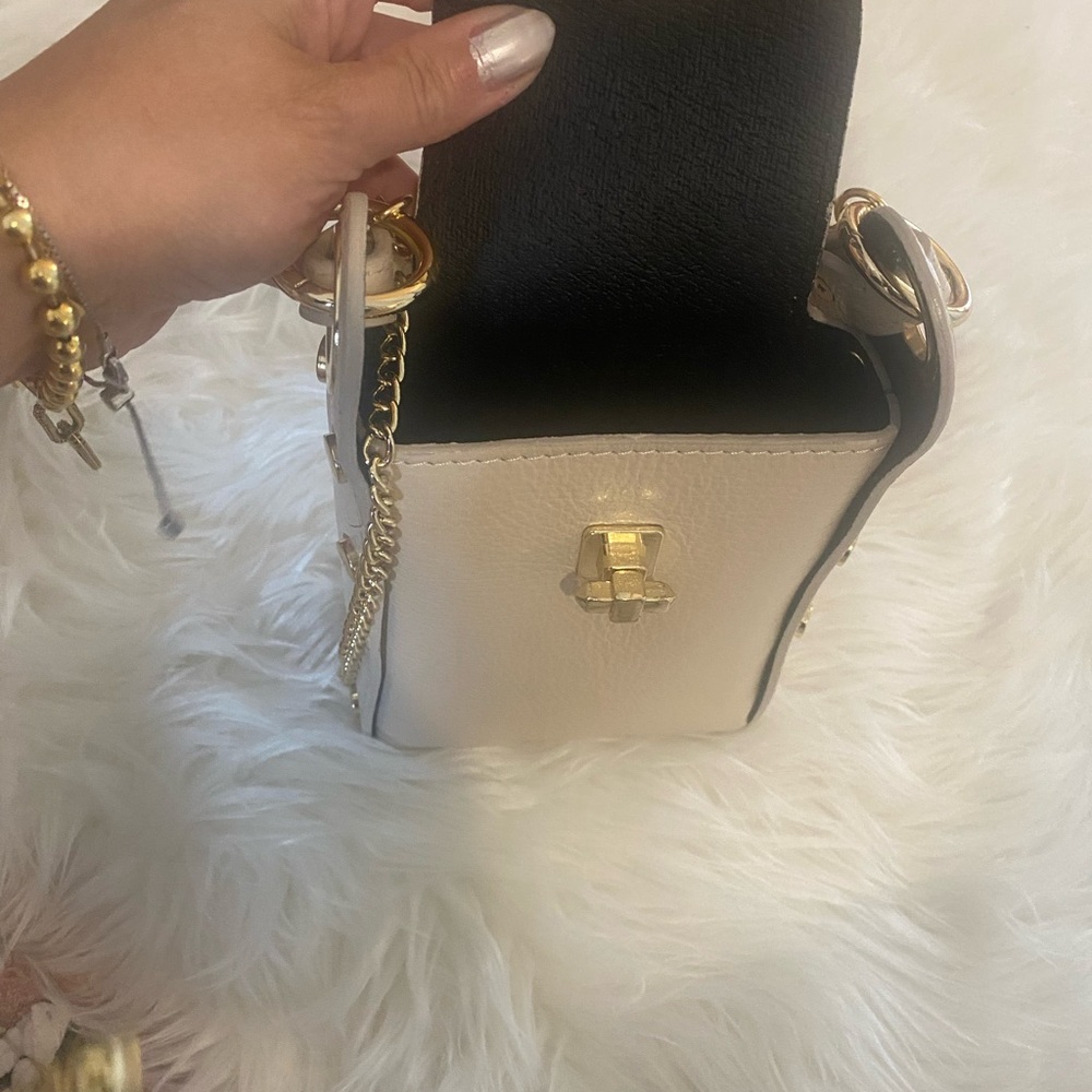 Elegant Beige Crossbody Bag - Picture 5 of 7